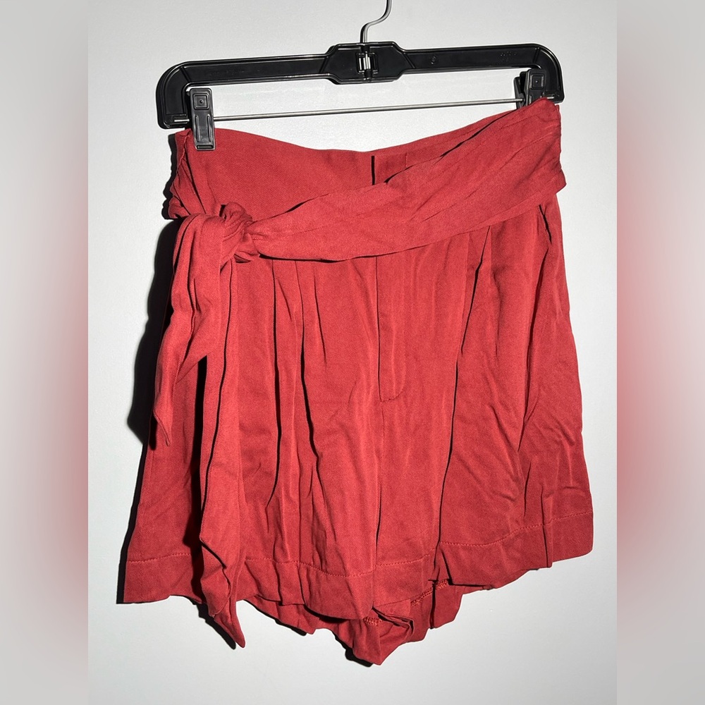 LeeLoo Elegant High-Waist Red Shorts